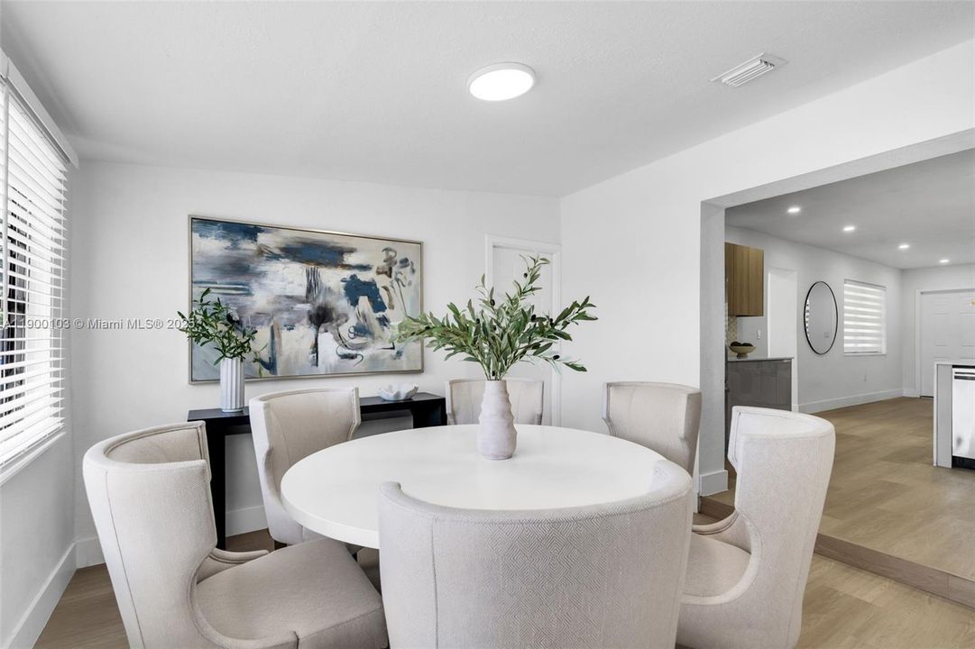 Под контрактом: $474,900 (4 спален, 2 ванн, 1534 Квадратных фут)