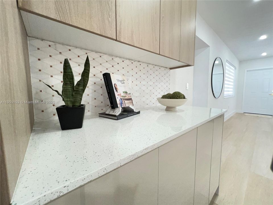 Под контрактом: $474,900 (4 спален, 2 ванн, 1534 Квадратных фут)