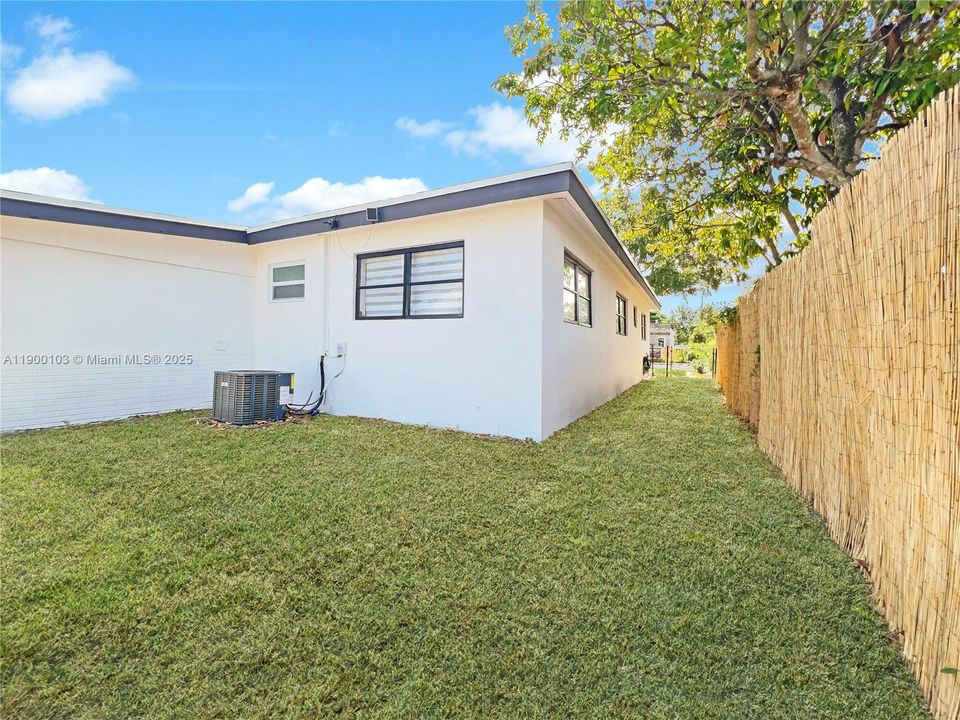 Под контрактом: $474,900 (4 спален, 2 ванн, 1534 Квадратных фут)