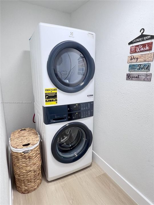 Под контрактом: $474,900 (4 спален, 2 ванн, 1534 Квадратных фут)