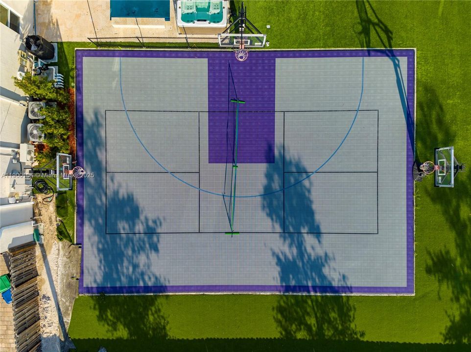 出租: $25,000 (8 贝兹, 4 浴室, 4426 平方英尺)