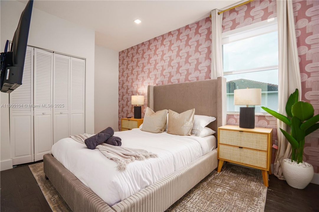 出租: $25,000 (8 贝兹, 4 浴室, 4426 平方英尺)