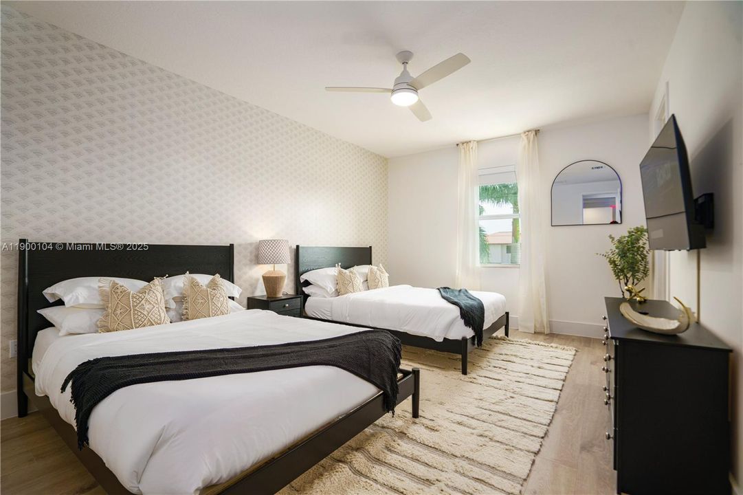 出租: $25,000 (8 贝兹, 4 浴室, 4426 平方英尺)