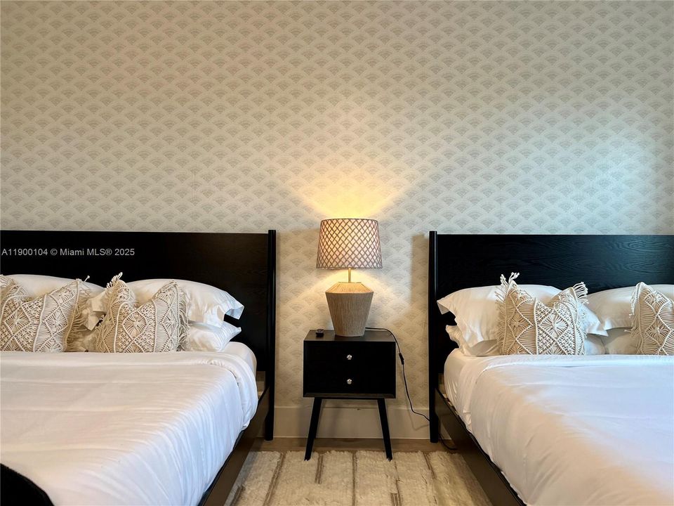 出租: $25,000 (8 贝兹, 4 浴室, 4426 平方英尺)