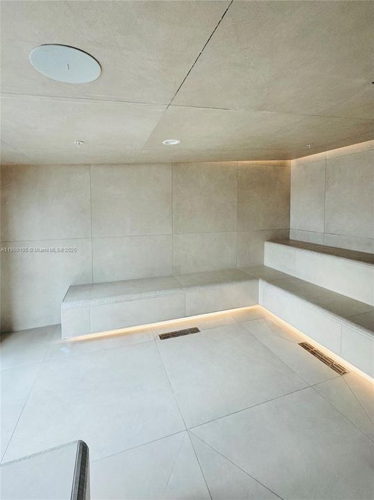 For Sale: $598,900 (1 beds, 1 baths, 540 Square Feet)