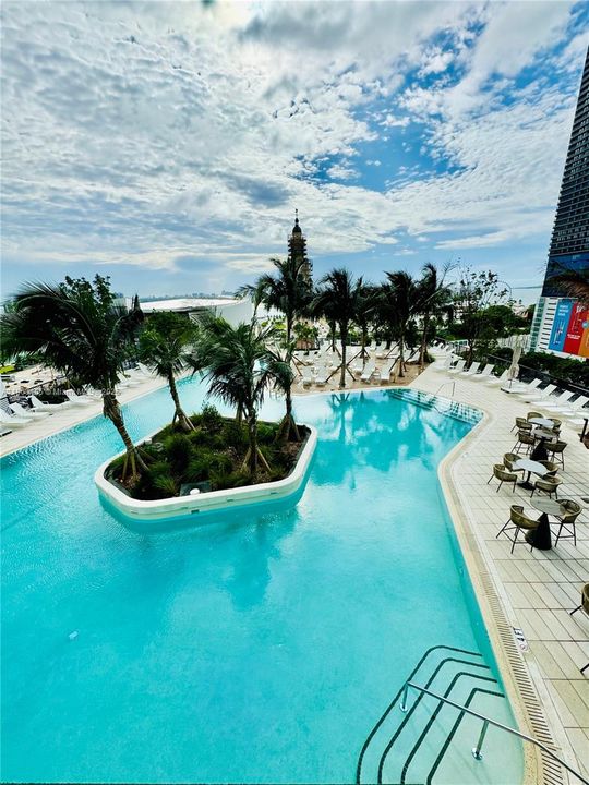 For Sale: $598,900 (1 beds, 1 baths, 540 Square Feet)