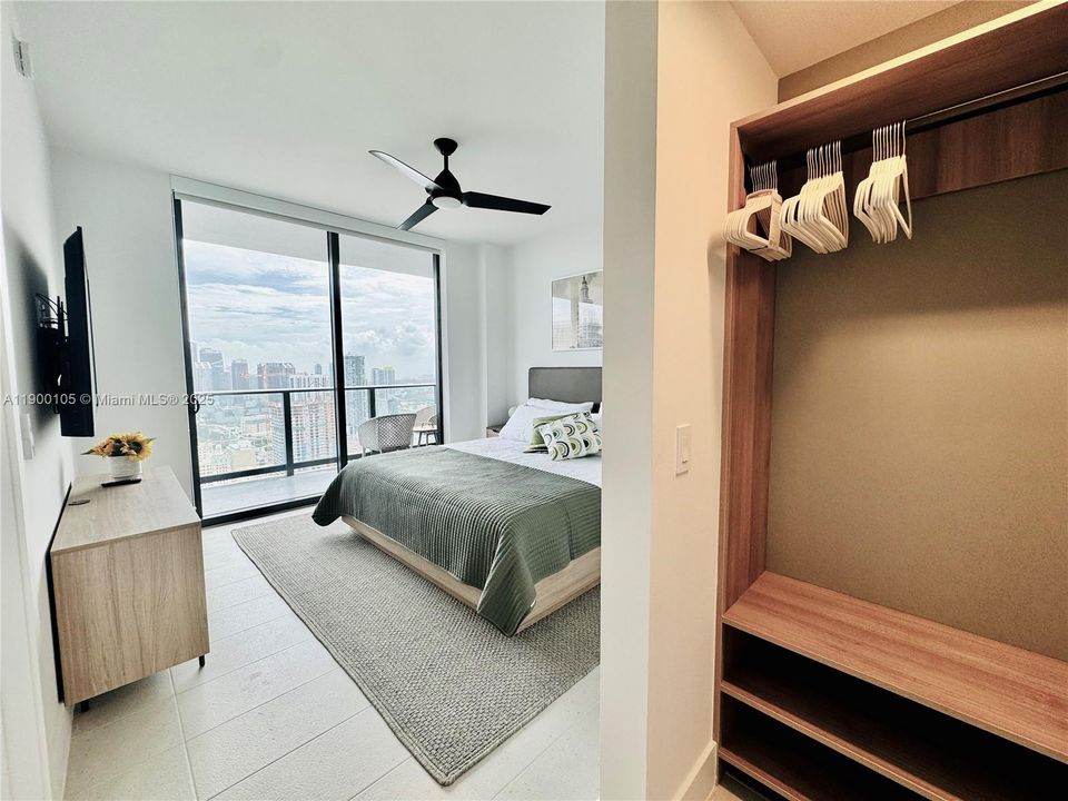 For Sale: $598,900 (1 beds, 1 baths, 540 Square Feet)