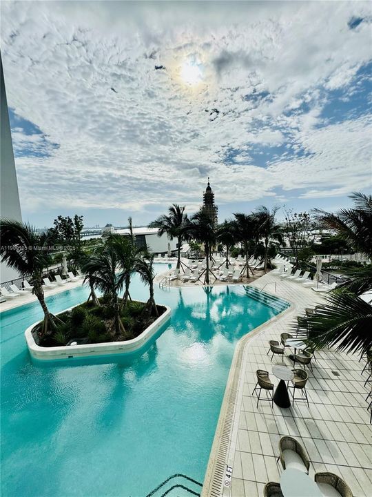 For Sale: $598,900 (1 beds, 1 baths, 540 Square Feet)