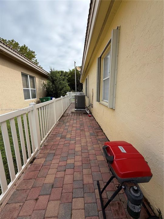 Recently Rented: $3,800 (3 beds, 2 baths, 1515 Square Feet)