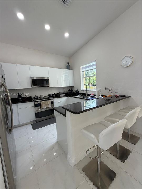 Recently Rented: $3,800 (3 beds, 2 baths, 1515 Square Feet)