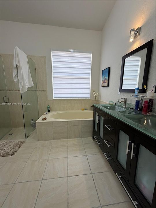 Recently Rented: $3,800 (3 beds, 2 baths, 1515 Square Feet)