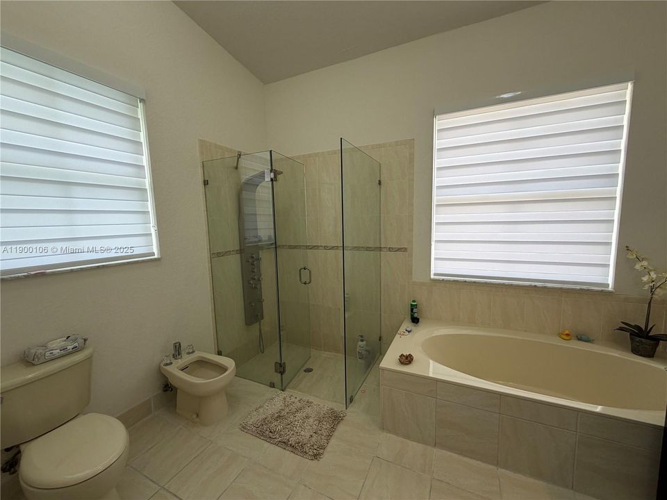 Recently Rented: $3,800 (3 beds, 2 baths, 1515 Square Feet)