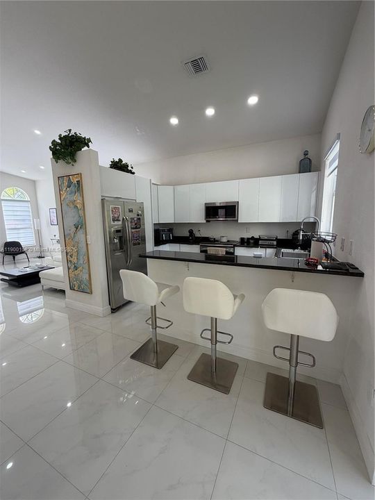 Recently Rented: $3,800 (3 beds, 2 baths, 1515 Square Feet)