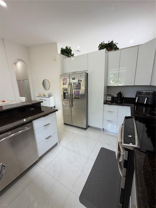 Recently Rented: $3,800 (3 beds, 2 baths, 1515 Square Feet)