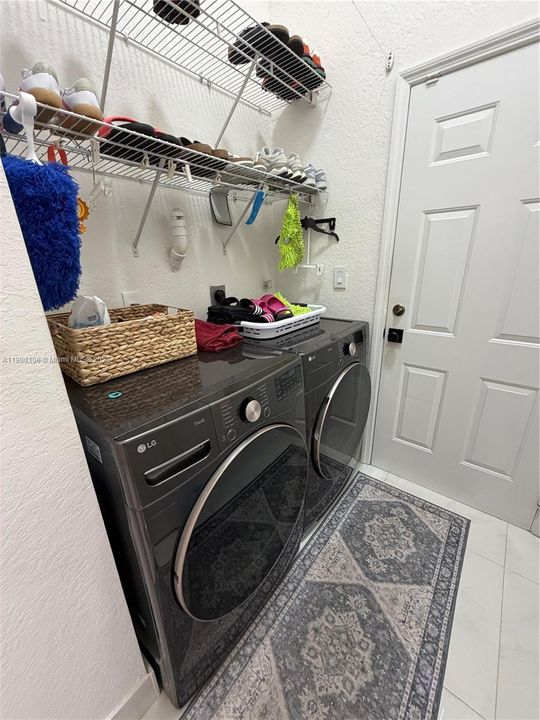 Recently Rented: $3,800 (3 beds, 2 baths, 1515 Square Feet)