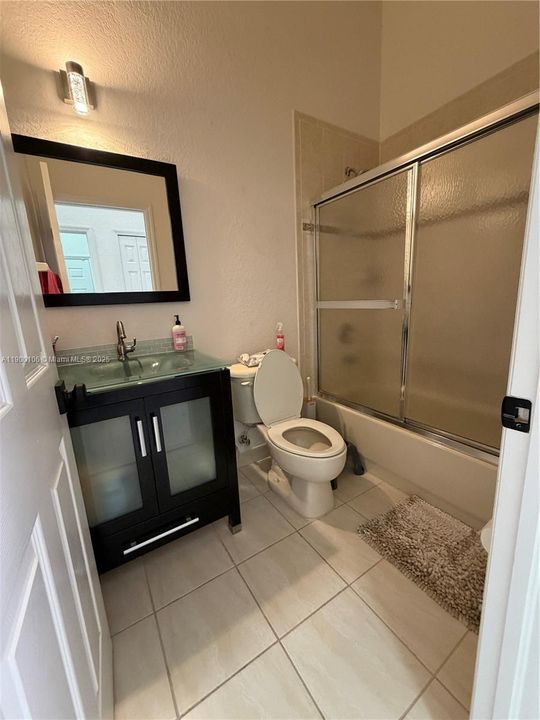 Recently Rented: $3,800 (3 beds, 2 baths, 1515 Square Feet)