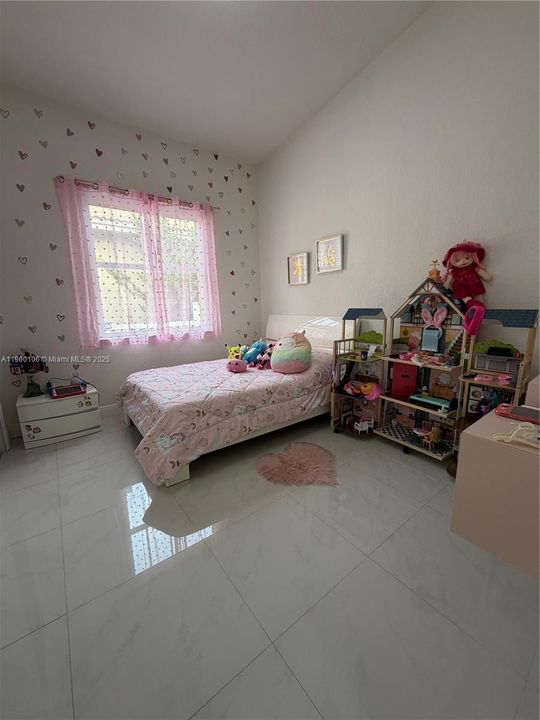 Recently Rented: $3,800 (3 beds, 2 baths, 1515 Square Feet)