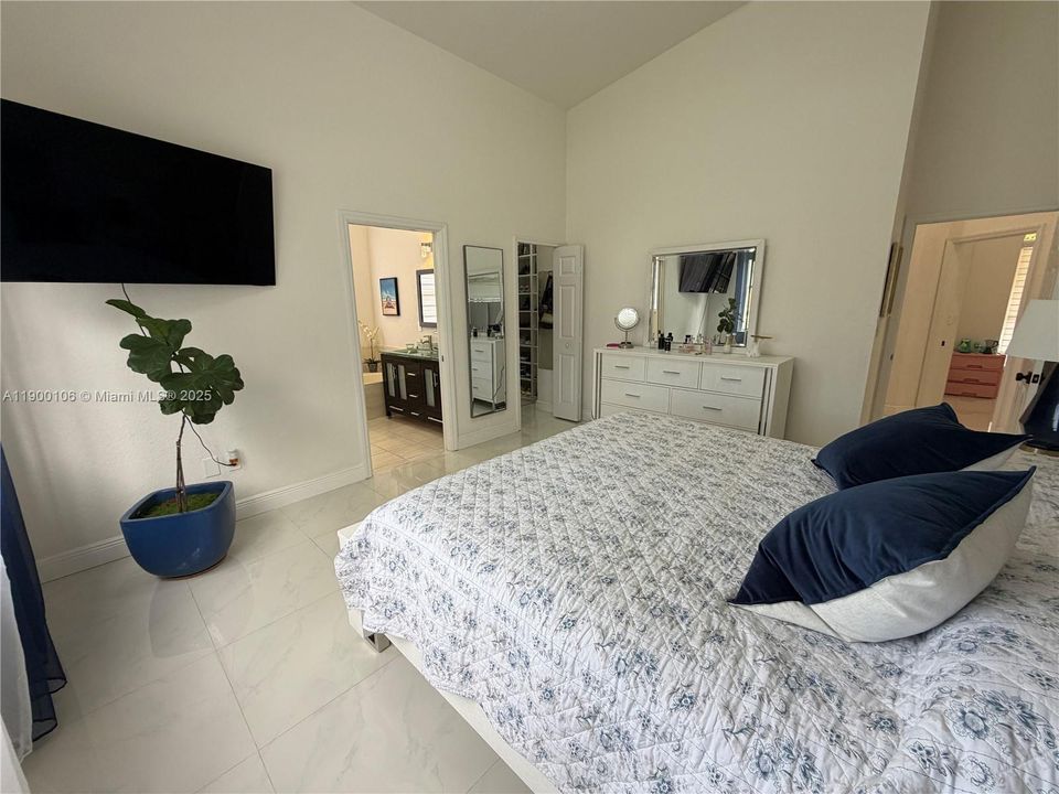 Recently Rented: $3,800 (3 beds, 2 baths, 1515 Square Feet)