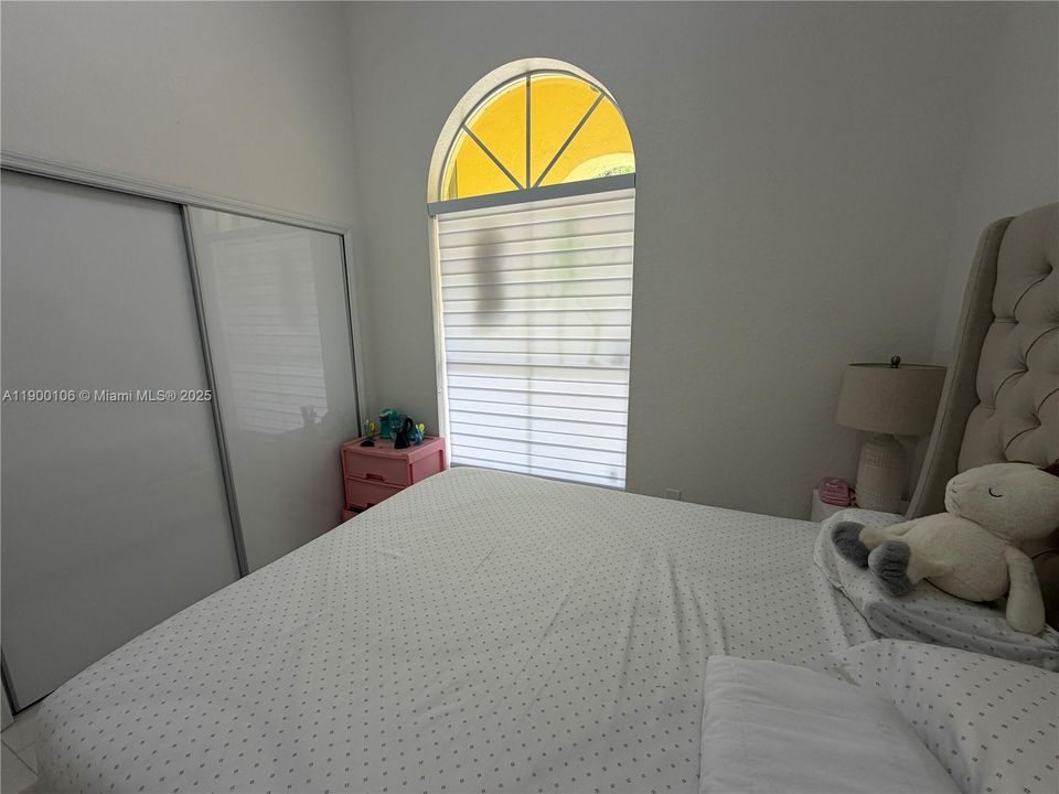 Recently Rented: $3,800 (3 beds, 2 baths, 1515 Square Feet)