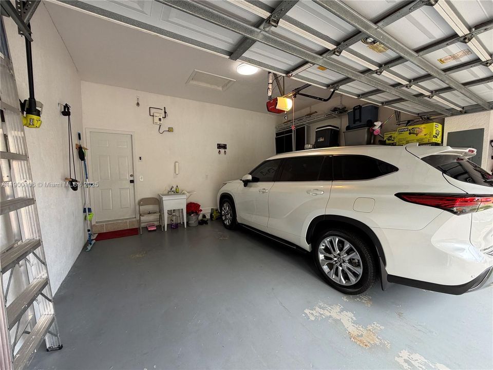 Recently Rented: $3,800 (3 beds, 2 baths, 1515 Square Feet)