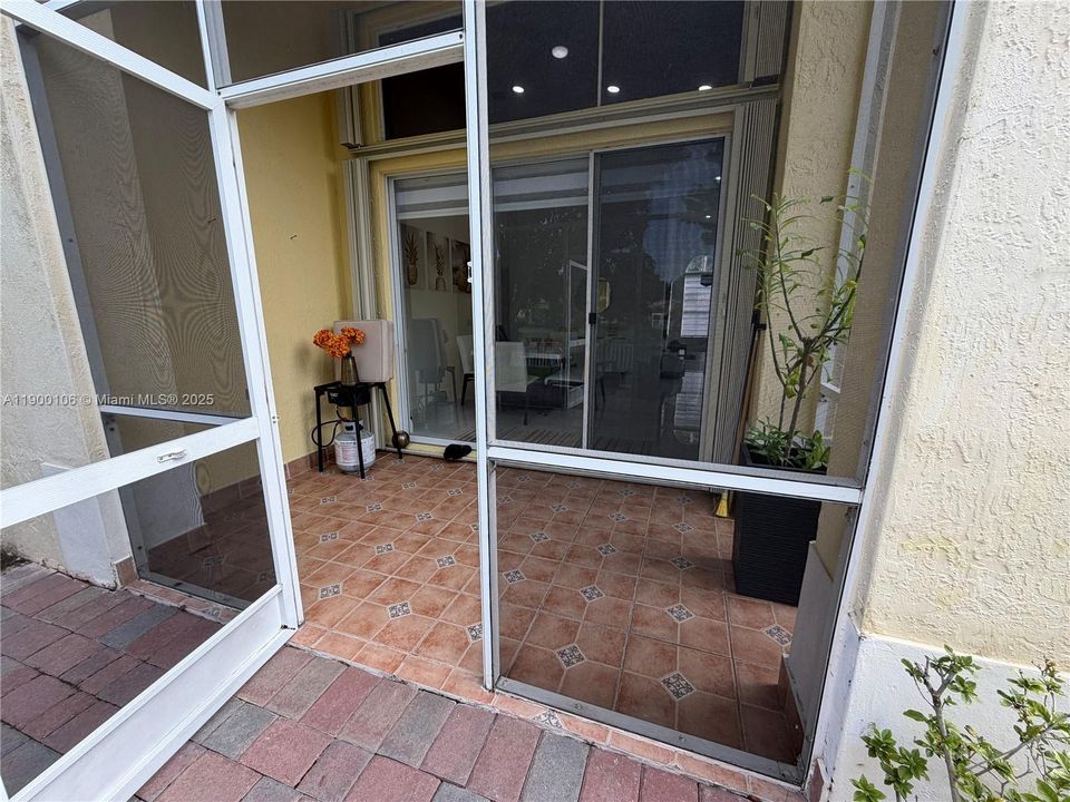 Recently Rented: $3,800 (3 beds, 2 baths, 1515 Square Feet)