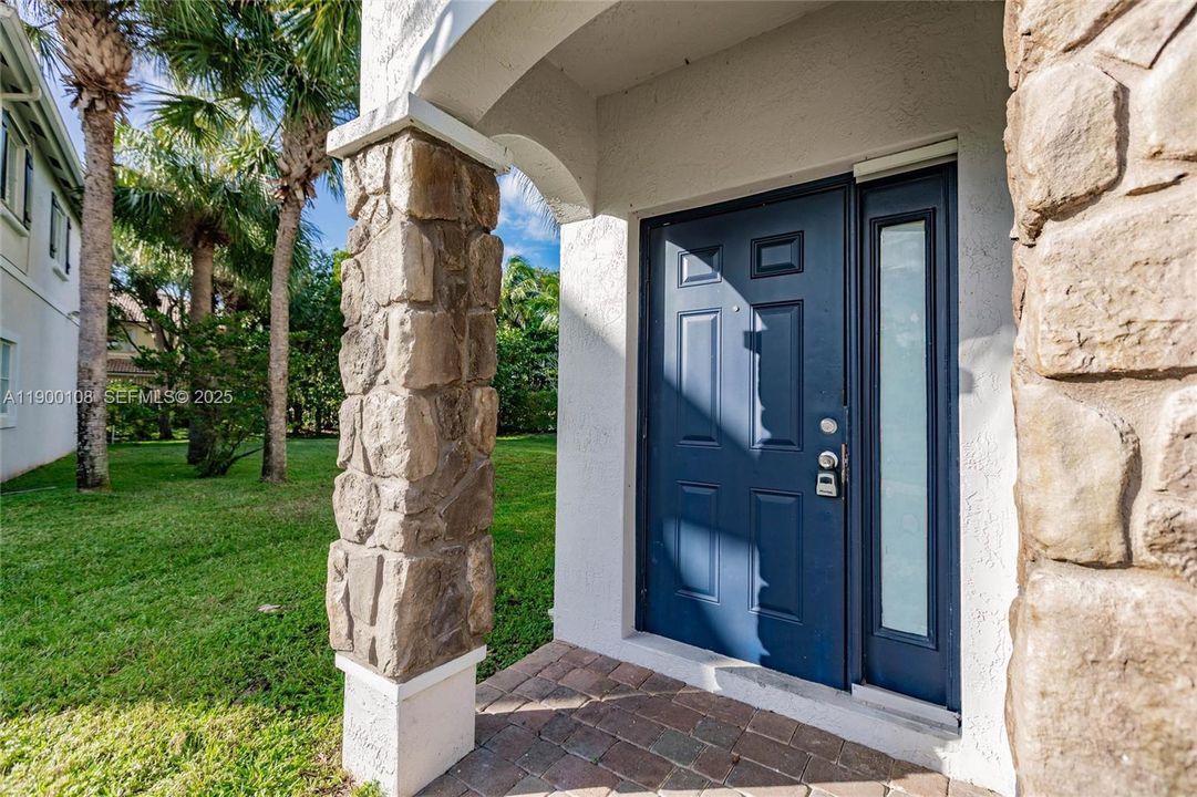 For Sale: $380,000 (3 beds, 2 baths, 1423 Square Feet)