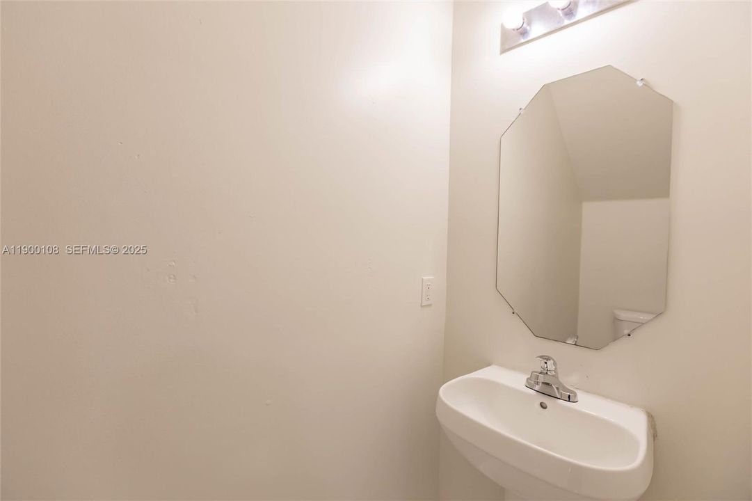 For Sale: $380,000 (3 beds, 2 baths, 1423 Square Feet)