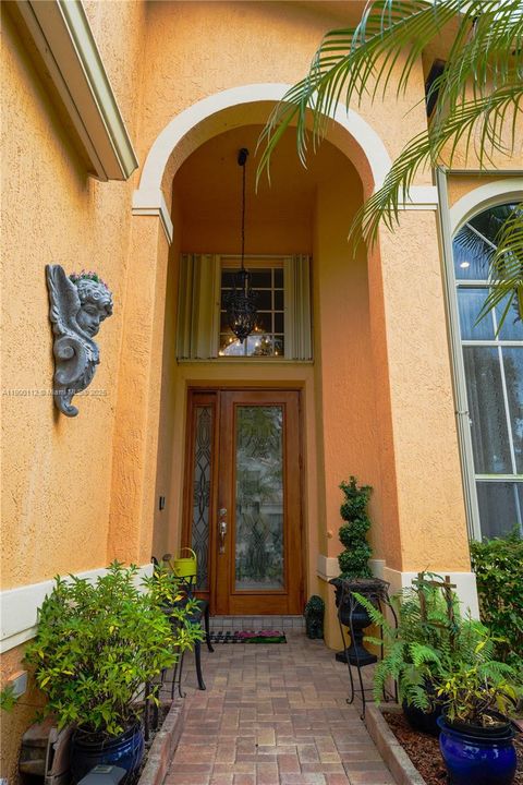 For Sale: $675,000 (3 beds, 2 baths, 2733 Square Feet)