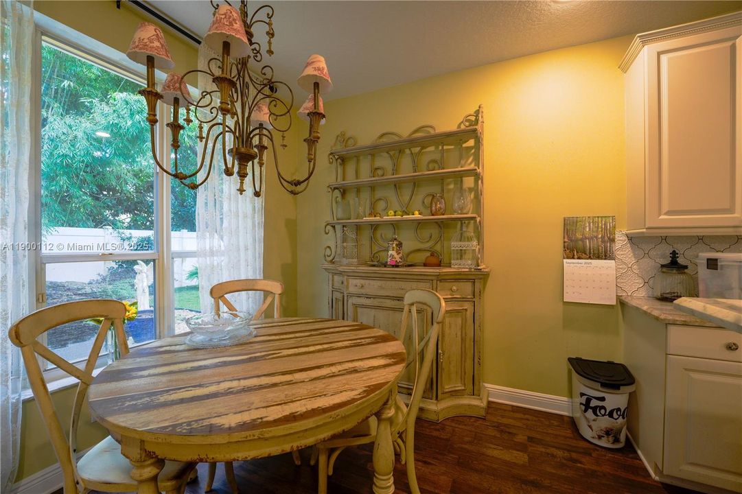 For Sale: $675,000 (3 beds, 2 baths, 2733 Square Feet)