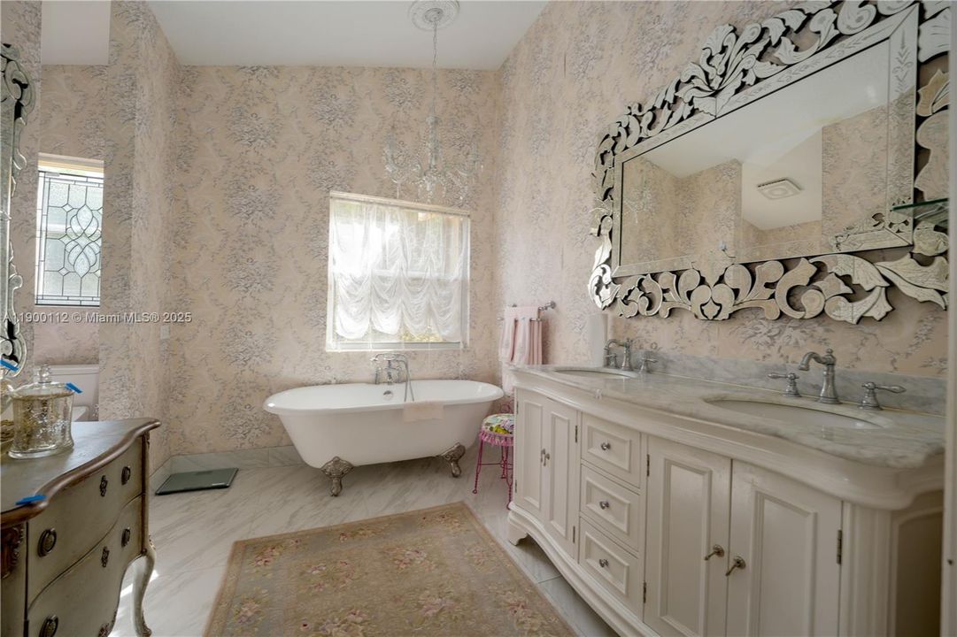 For Sale: $675,000 (3 beds, 2 baths, 2733 Square Feet)