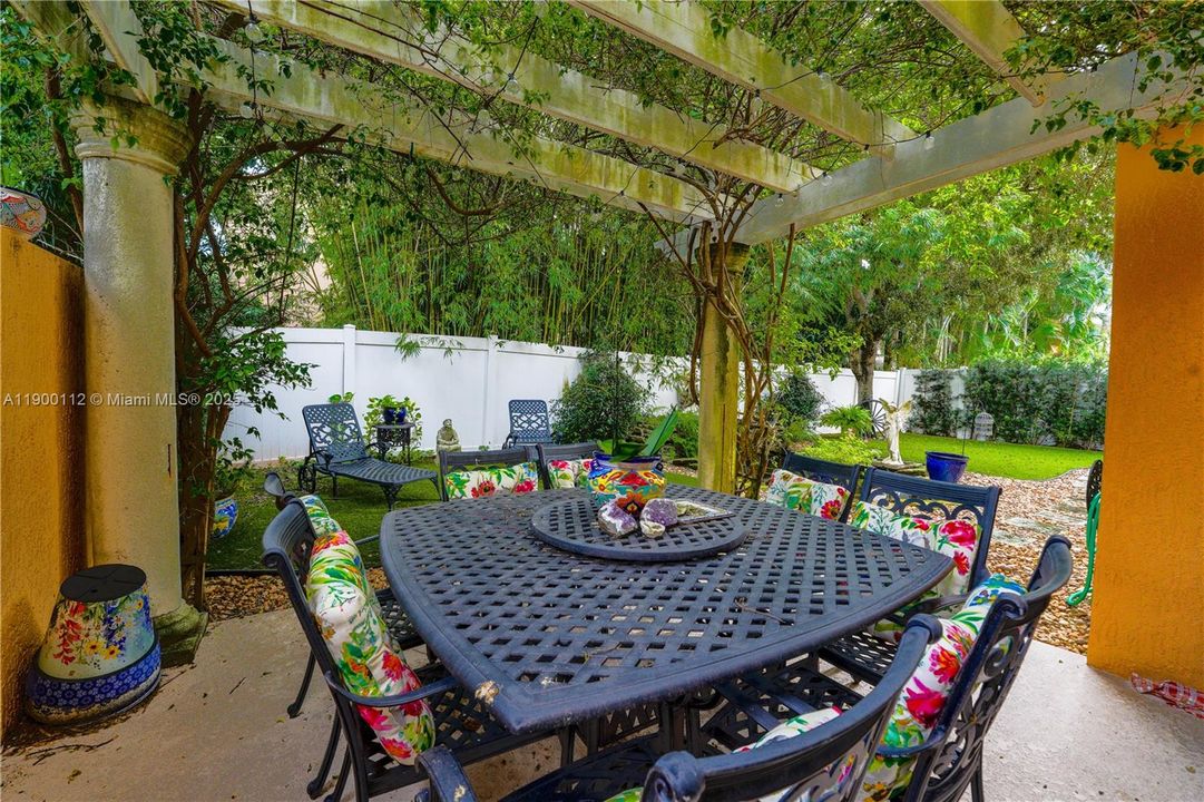 For Sale: $675,000 (3 beds, 2 baths, 2733 Square Feet)