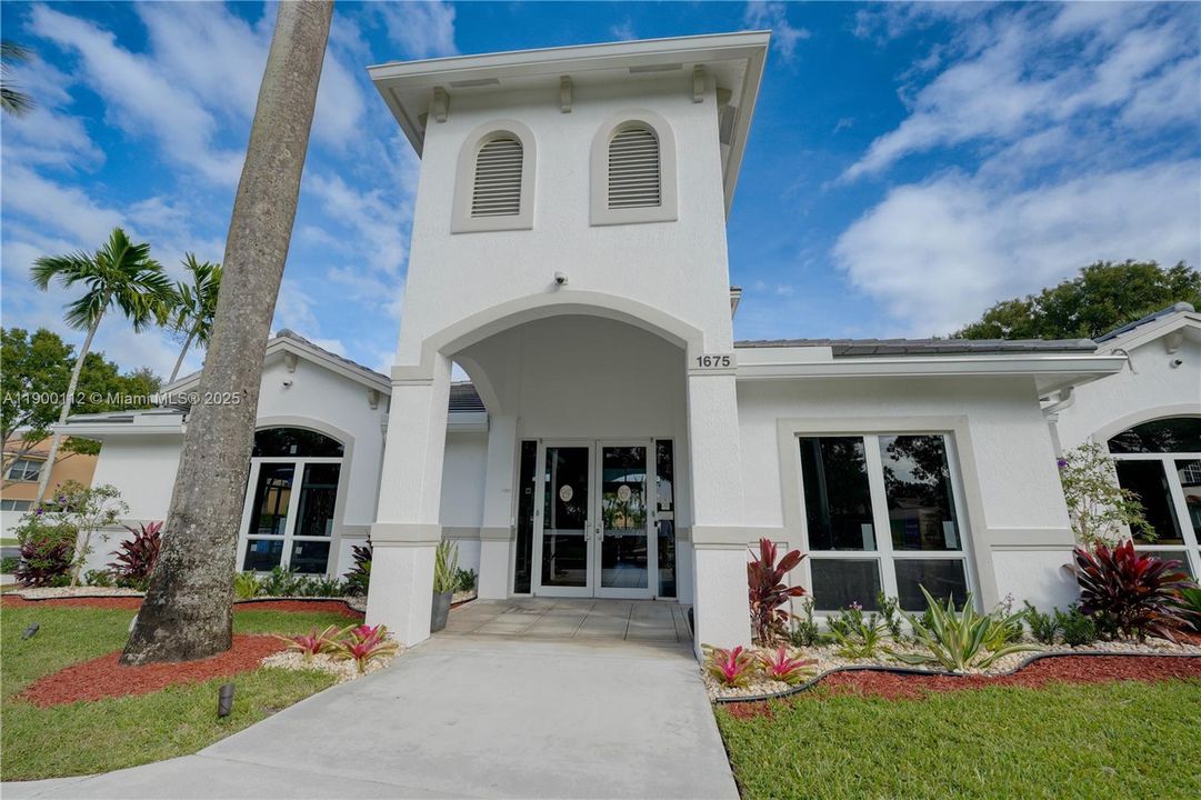 For Sale: $675,000 (3 beds, 2 baths, 2733 Square Feet)