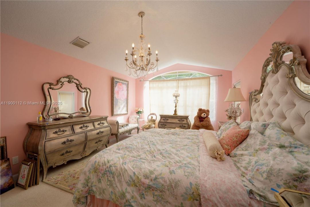 For Sale: $675,000 (3 beds, 2 baths, 2733 Square Feet)