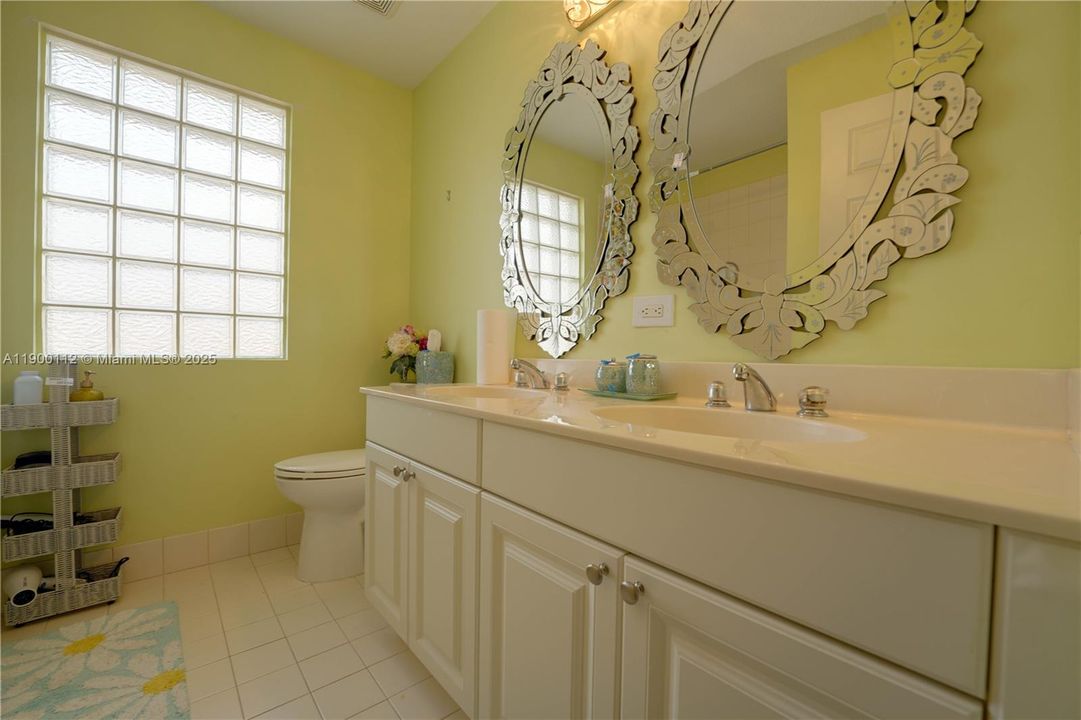 For Sale: $675,000 (3 beds, 2 baths, 2733 Square Feet)