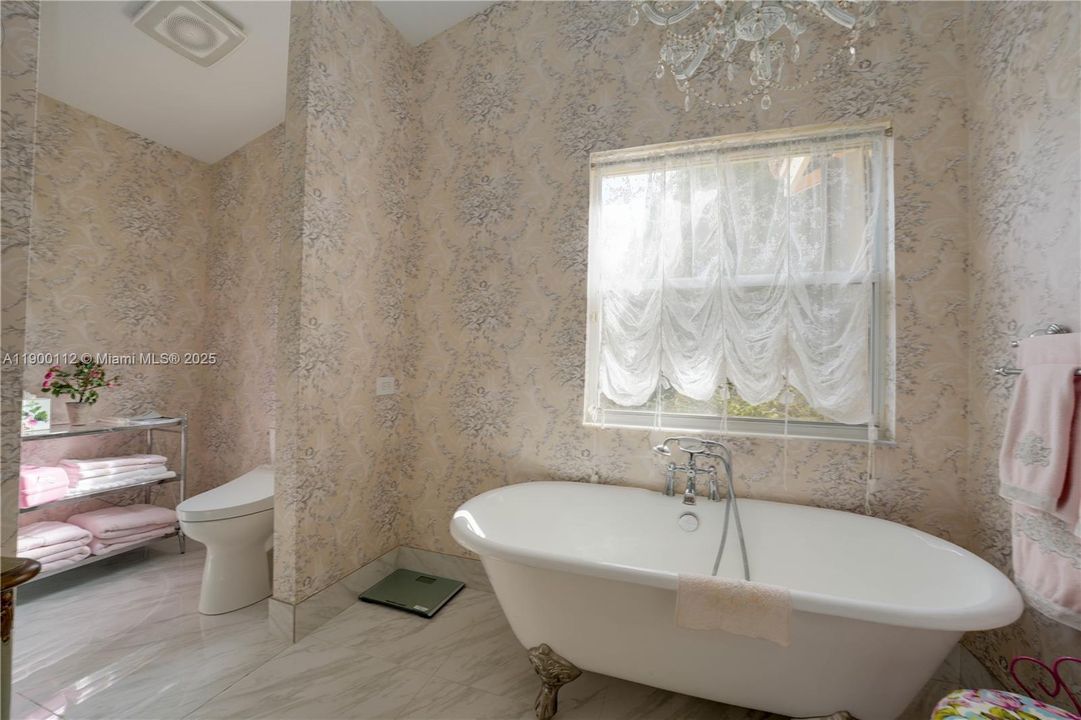 For Sale: $675,000 (3 beds, 2 baths, 2733 Square Feet)