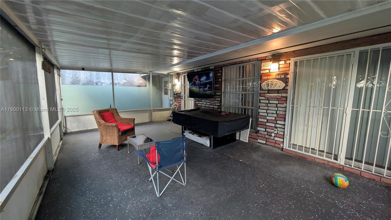 На продажу: $359,000 (2 спален, 1 ванн, 873 Квадратных фут)