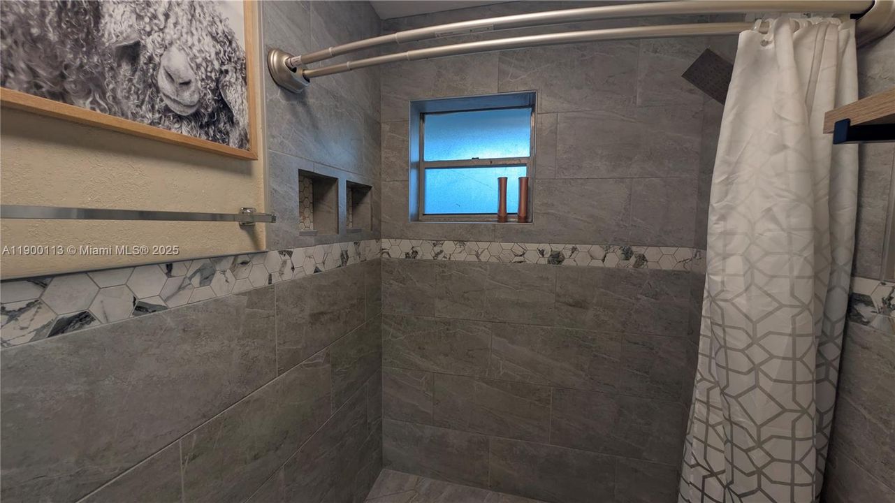 На продажу: $359,000 (2 спален, 1 ванн, 873 Квадратных фут)