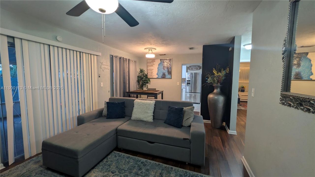 На продажу: $359,000 (2 спален, 1 ванн, 873 Квадратных фут)