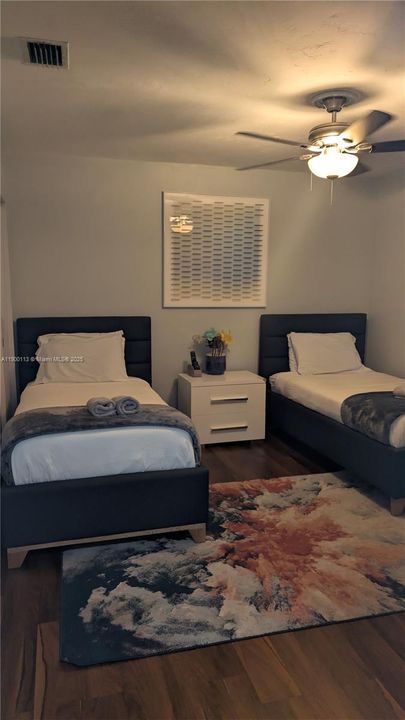 На продажу: $359,000 (2 спален, 1 ванн, 873 Квадратных фут)