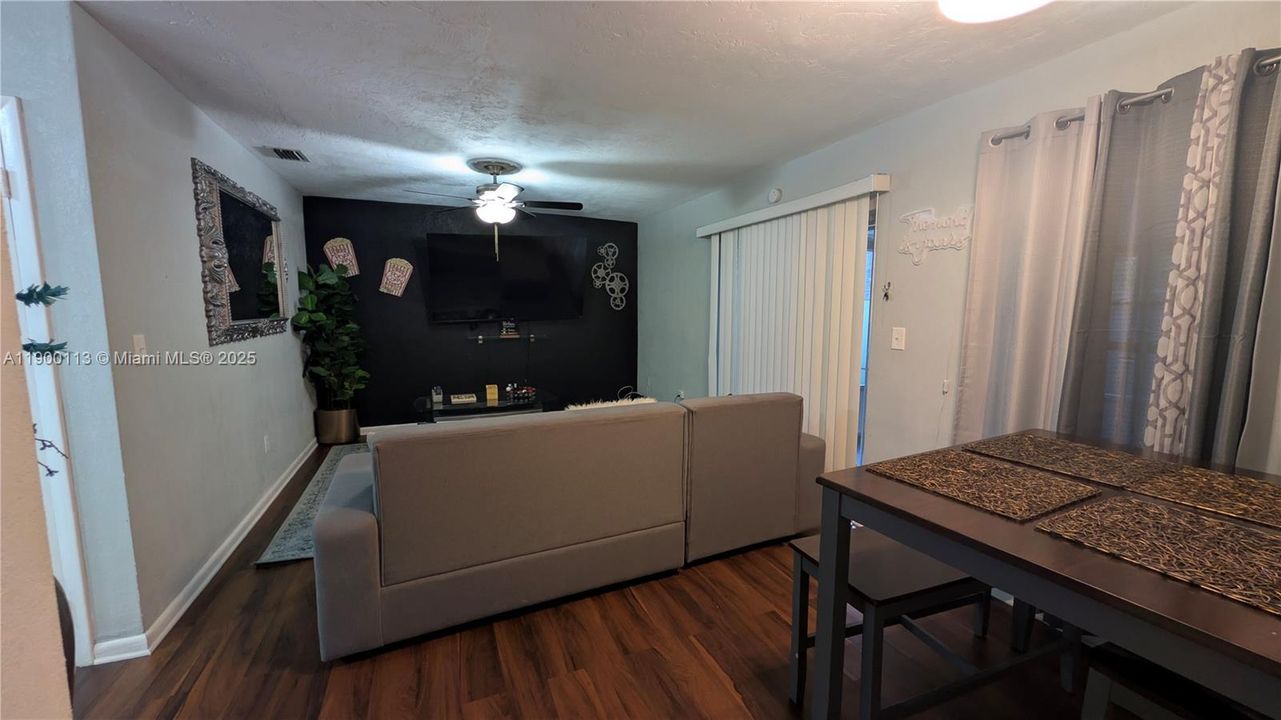 На продажу: $359,000 (2 спален, 1 ванн, 873 Квадратных фут)