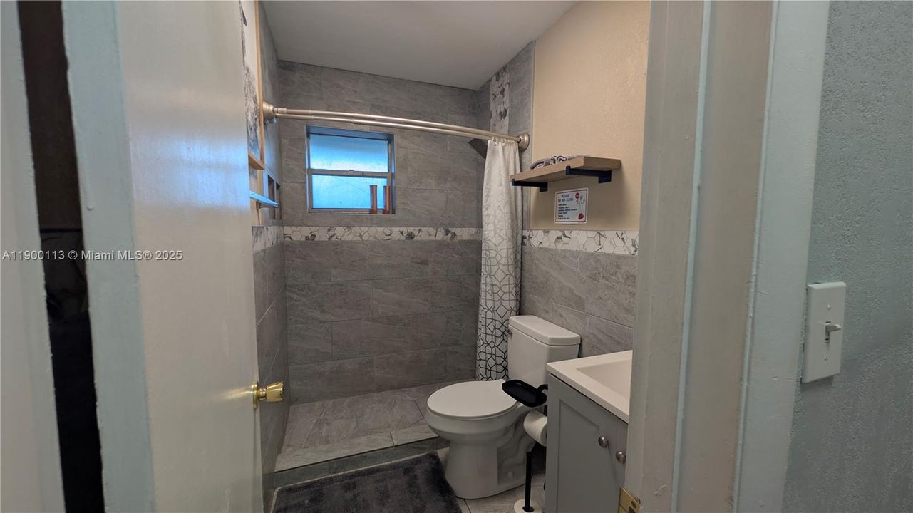 На продажу: $359,000 (2 спален, 1 ванн, 873 Квадратных фут)