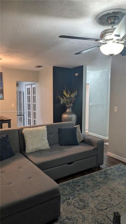 На продажу: $359,000 (2 спален, 1 ванн, 873 Квадратных фут)