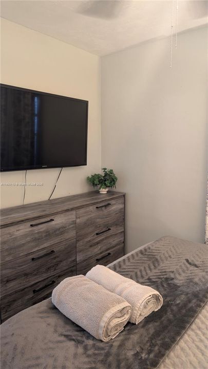 На продажу: $359,000 (2 спален, 1 ванн, 873 Квадратных фут)