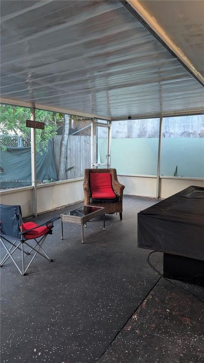 На продажу: $359,000 (2 спален, 1 ванн, 873 Квадратных фут)