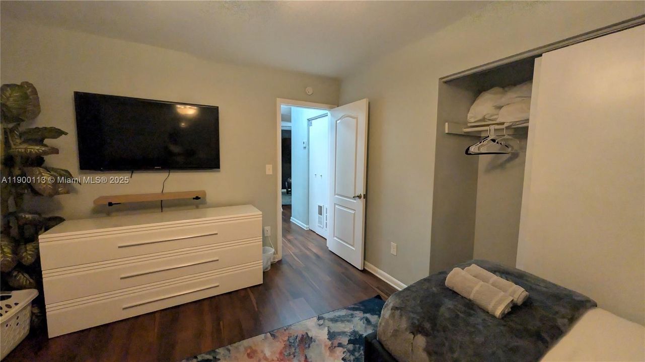 На продажу: $359,000 (2 спален, 1 ванн, 873 Квадратных фут)