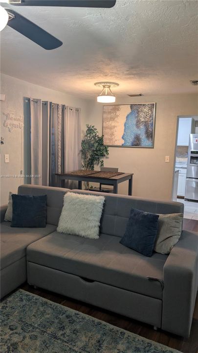 На продажу: $359,000 (2 спален, 1 ванн, 873 Квадратных фут)