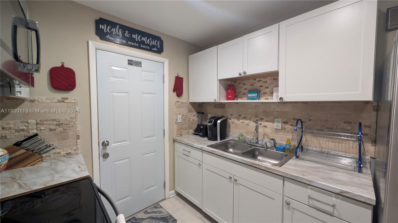 На продажу: $359,000 (2 спален, 1 ванн, 873 Квадратных фут)