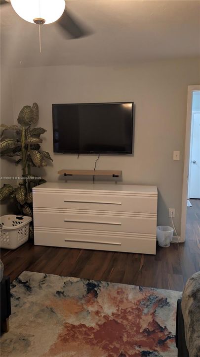 На продажу: $359,000 (2 спален, 1 ванн, 873 Квадратных фут)