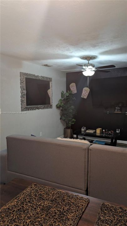 На продажу: $359,000 (2 спален, 1 ванн, 873 Квадратных фут)