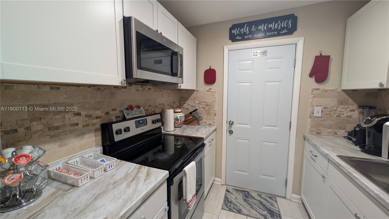 На продажу: $359,000 (2 спален, 1 ванн, 873 Квадратных фут)